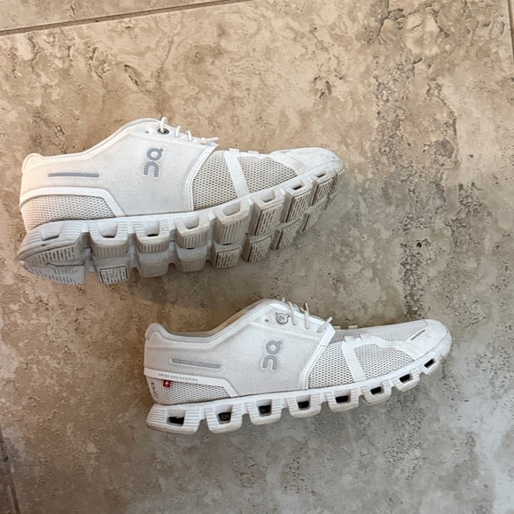 OnCloud Sneakers - Picture 4 of 6